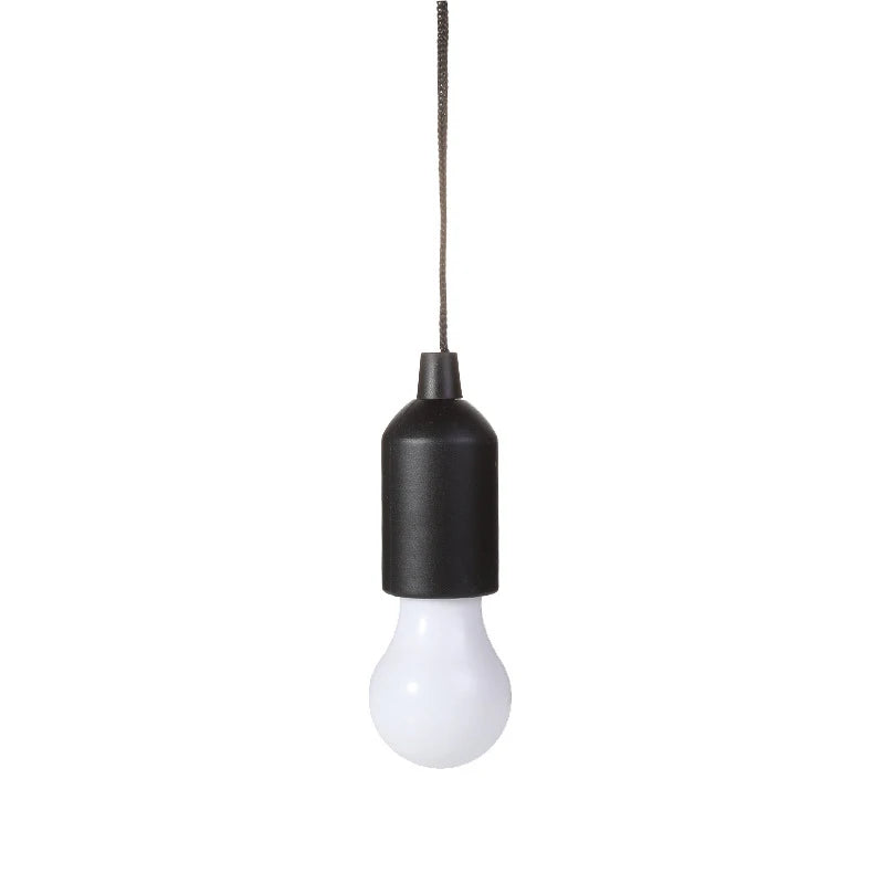 Schwarze Hängelampe mit weißer Glühbirne, modernes Design, energiesparend, Innenbeleuchtung.