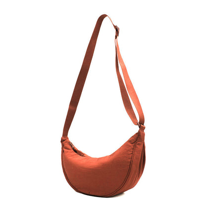 Rote Umhängetasche aus Leinen, modisch und praktisch, ideal für den täglichen Gebrauch.