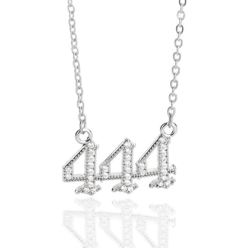 Silberne Halskette mit "444"-Anhänger, Zirkonia-Steine, modisches Schmuckstück, Damenaccessoire.