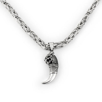 Silberne Edelstahlkette mit byzantinischem Design und Löwenanhänger für Herren.