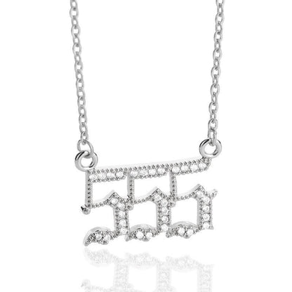 Silberne Halskette mit funkelndem Anhänger, Zirkonia, elegantes Schmuckdesign, Damenaccessoire.