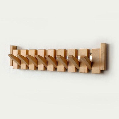 Helle Holzleiste mit allen Haken schräg ausgeklappt, von vorn an der Wand fotografiert 6