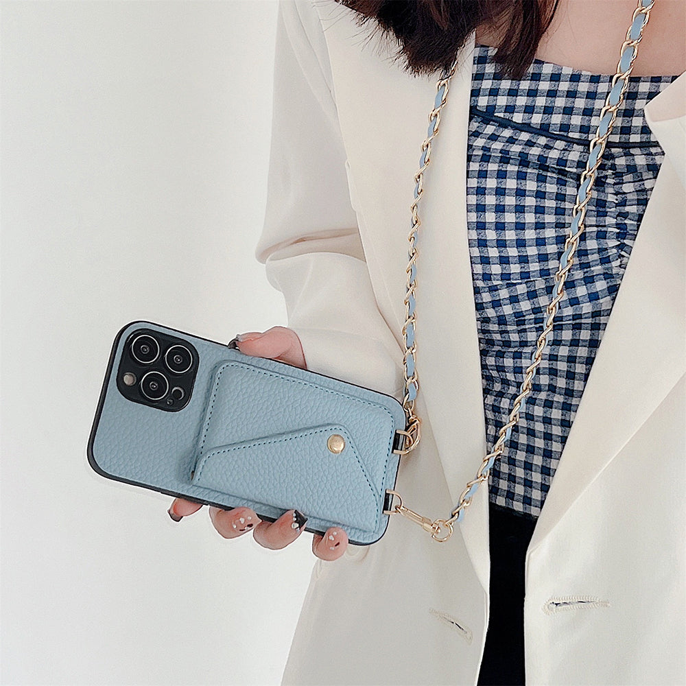 Blaue Crossbody-Handyhülle mit Kartenfach und Kette, modisches Accessoire für Damen.
