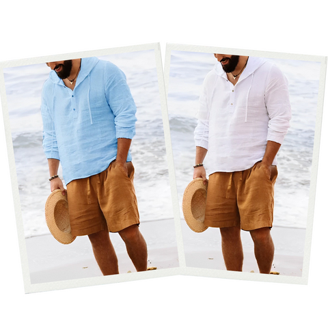 Zwei Herren in Leinenhemden am Strand, blau und weiß, mit Strohhut und braunen Shorts.