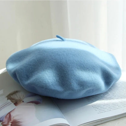 Himmelblaues Woll-Barett, modisches Accessoire, elegant, weich, Damenhut.