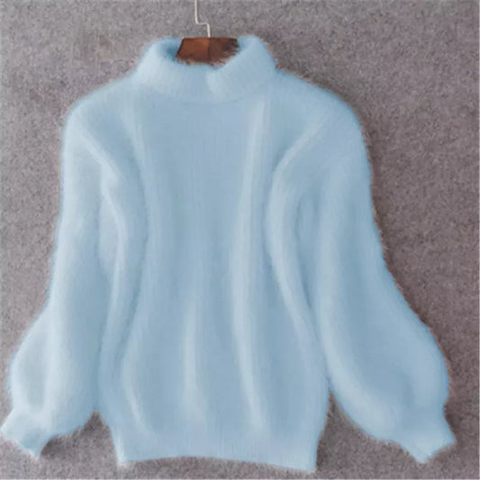 Hellblauer Pullover aus Mohair, Damenmode, Rollkragen, langärmlig, weich, elegant.