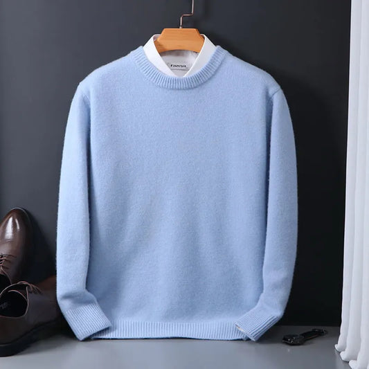 Hellblauer Herrenpullover aus Kaschmir, Rundhalsausschnitt, elegant, warm, modisch, Herbstmode.
