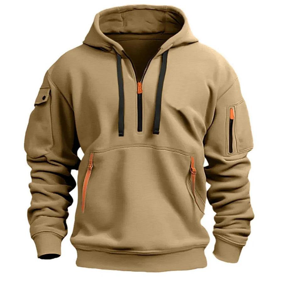 Sandfarbener Hoodie mit schwarzen Kordeln, orangefarbenen Details und Ärmeltasche, Vorderansicht 2