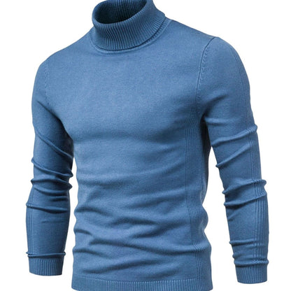 Rauchblauer Rollkragenpullover aus Feinstrick, schräg von vorn, mit Rippenstruktur an Ärmeln und Seiten 3