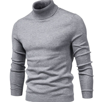 Hellgrauer Strick-Rollkragenpullover, schräg von vorn, mit gerippten Bündchen und Rippenstreifen an den Ärmeln 1