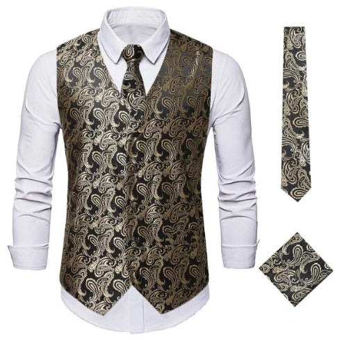 Goldene Paisley-Weste mit Krawatte und Einstecktuch, Herrenmode, elegant, festlich.