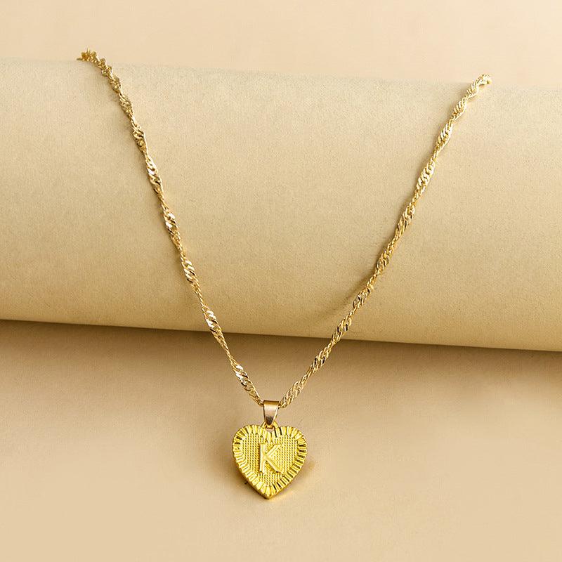 Goldene Herz-Halskette, gedrehtes Design, eleganter Schmuck, Damenaccessoire, Geschenkidee.