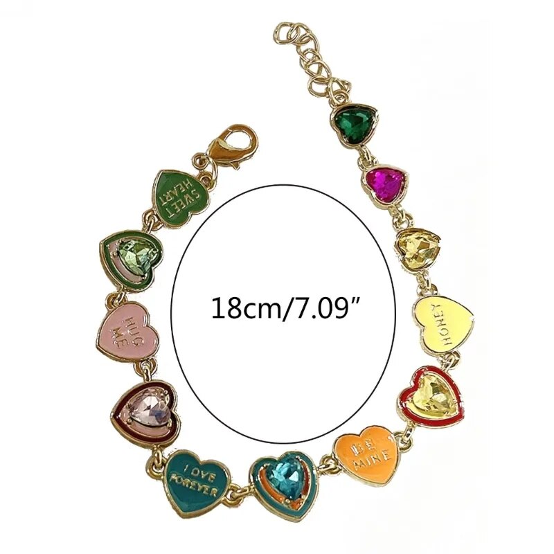 Goldenes Armband mit bunten Herzanhängern, 18 cm, modisches Schmuckstück, Geschenkidee.
