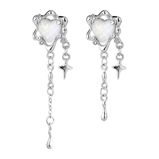 Silberne Herz-Ohrringe mit Kettenanhänger, glänzend, modisch, Damen-Schmuck, elegant.