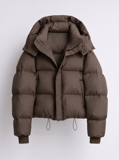 Braune Steppjacke mit abnehmbarer Kapuze und Druckknöpfen, flach fotografiert von vorn 2