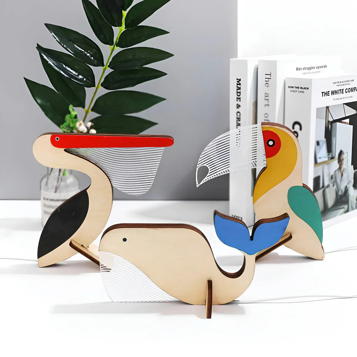 Holztiere Deko: Bunter Wal, Pelikan, Tukan, modern, minimalistisch, Kinderzimmer, Regal.