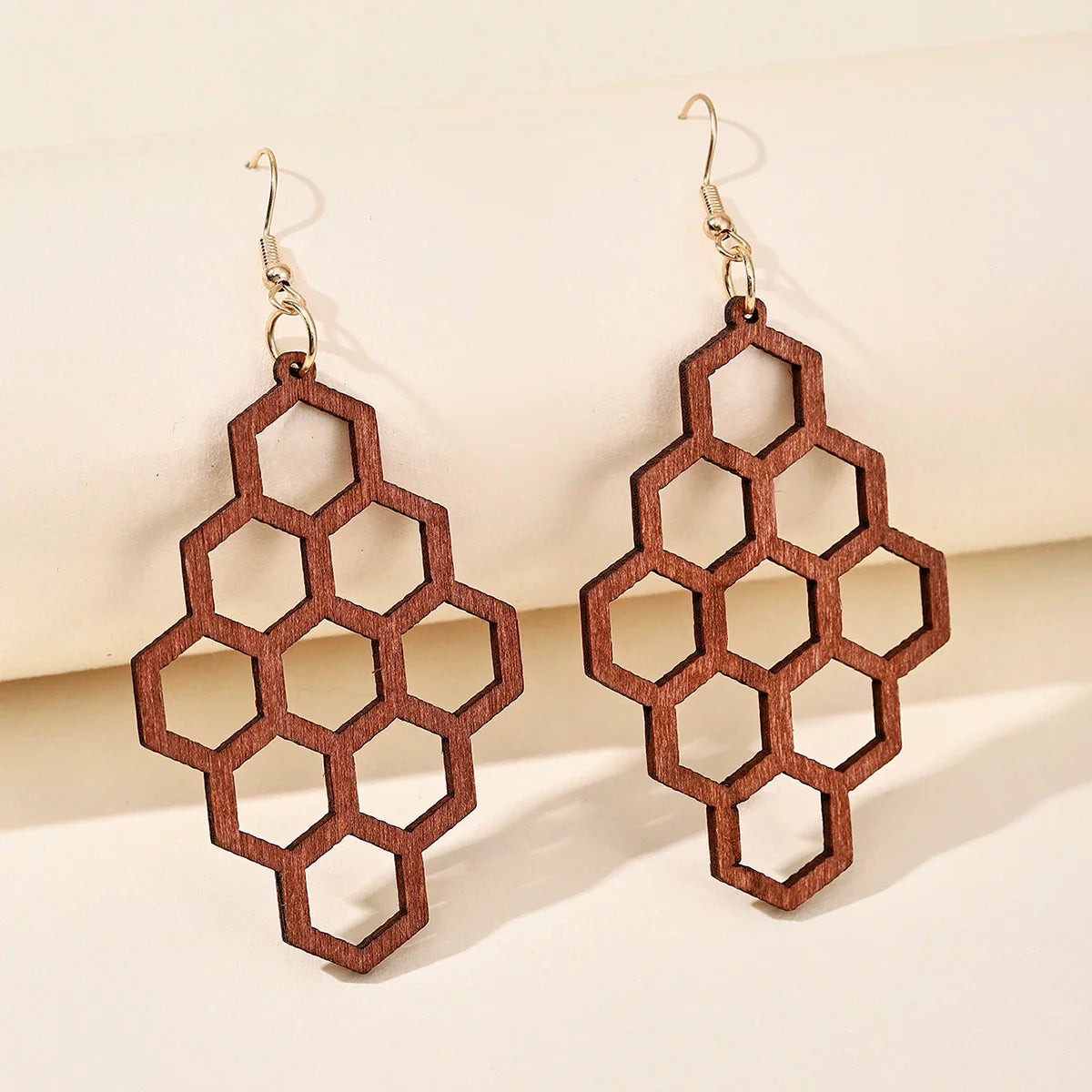 Ohrringe aus Holz, geometrisches Wabenmuster, handgefertigt, braun, modisch, Damenaccessoire