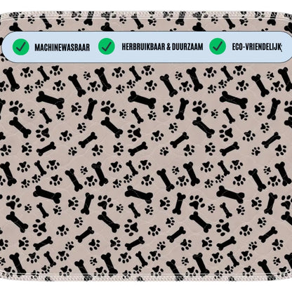 Beige Hundedecke mit schwarzen Knochen- und Pfotenabdrücken, maschinenwaschbar, umweltfreundlich.