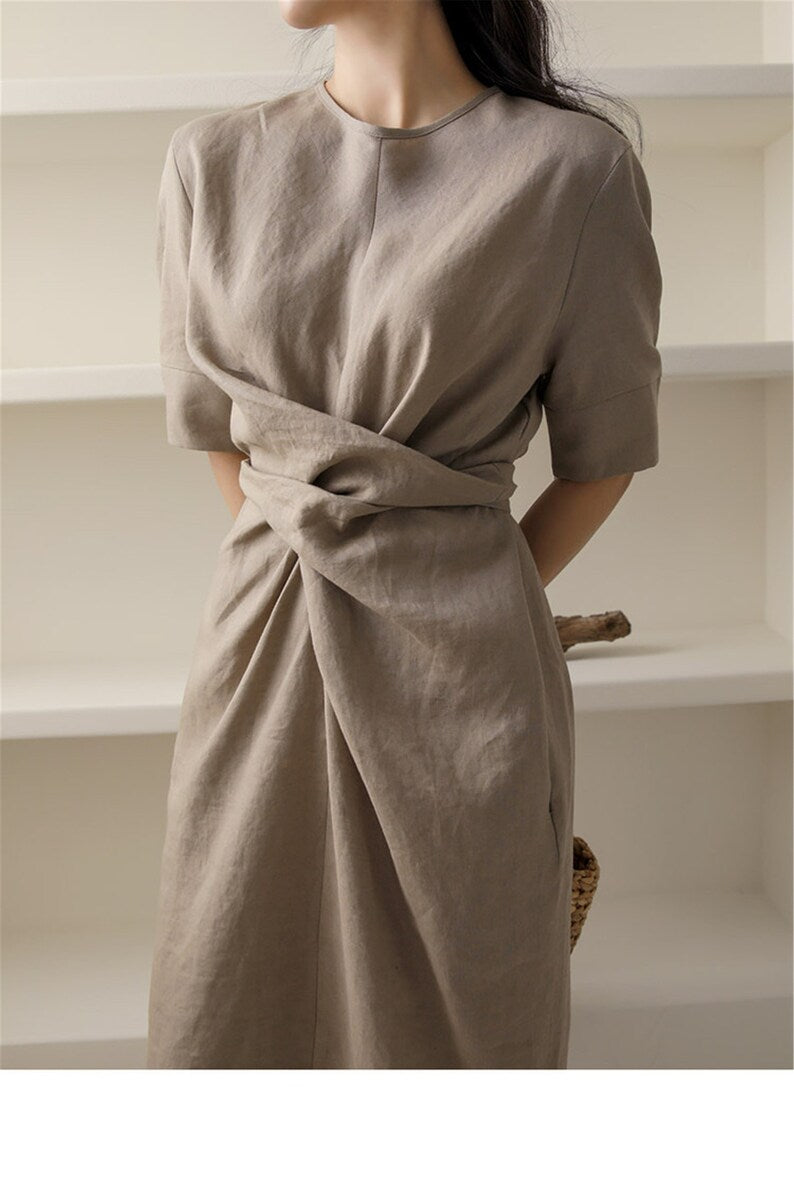 Leichtes Sommerkleid in Khaki mit verstellbarer Taille – Isalie