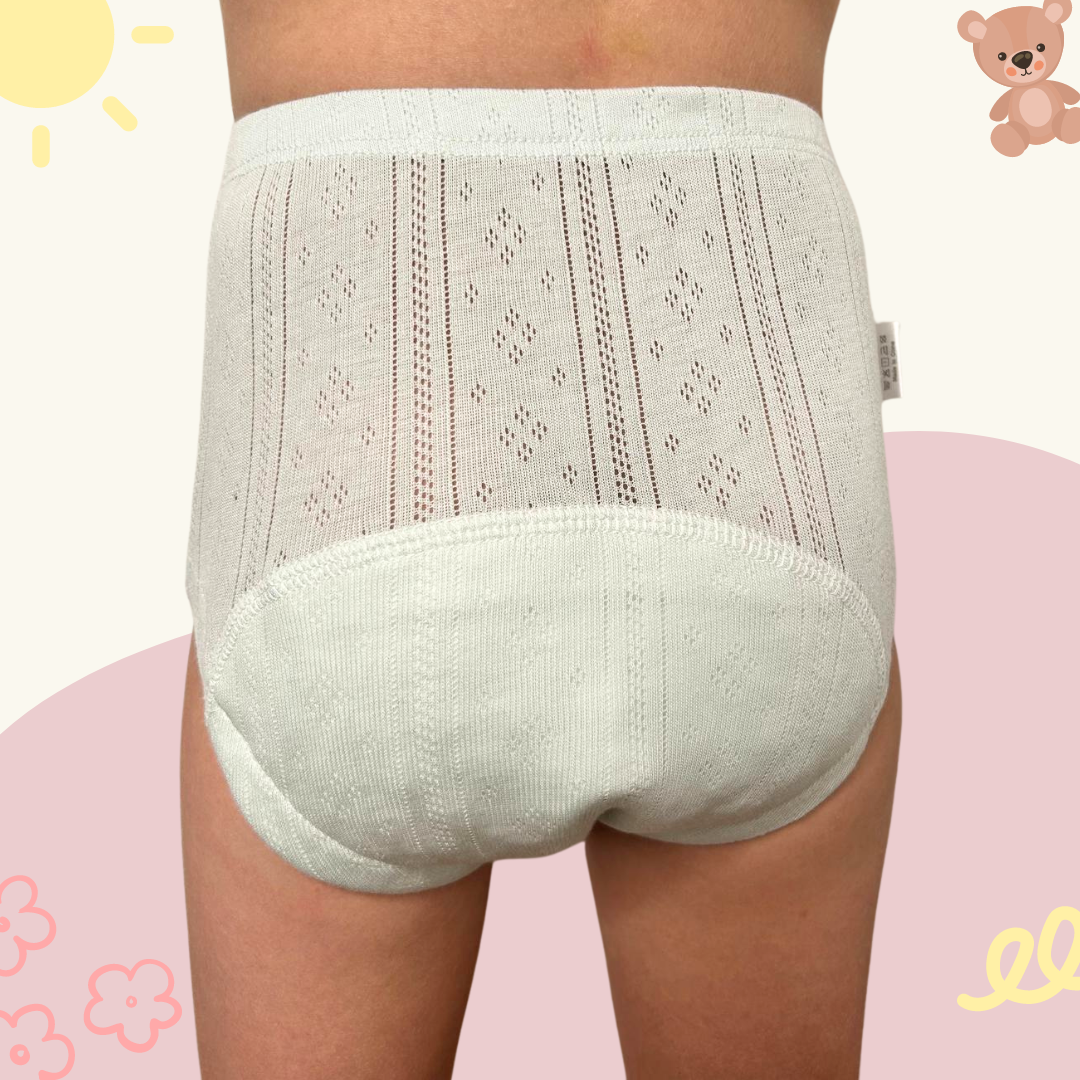 Kinderslip aus weißer Baumwolle mit Spitzenmuster, bequem und atmungsaktiv für den Sommer.