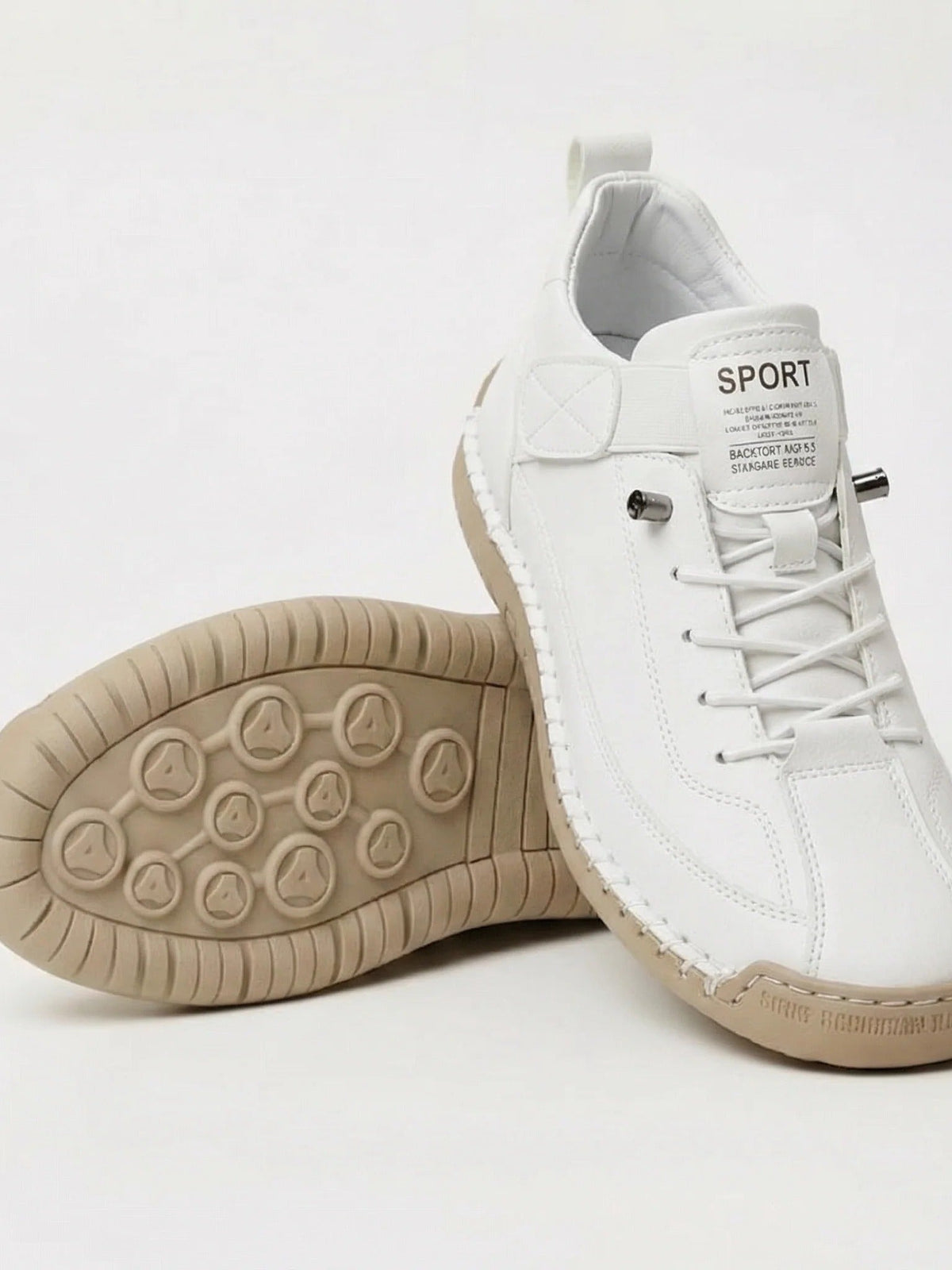 Weiße Sneaker mit weißen elastischen Schnürsenkeln, daneben die beige Sohle mit Noppenmuster 4