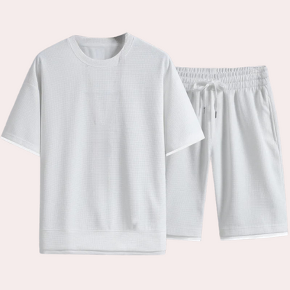 Weißer Herren-Trainingsanzug, T-Shirt und Shorts, atmungsaktiv, Sportbekleidung.