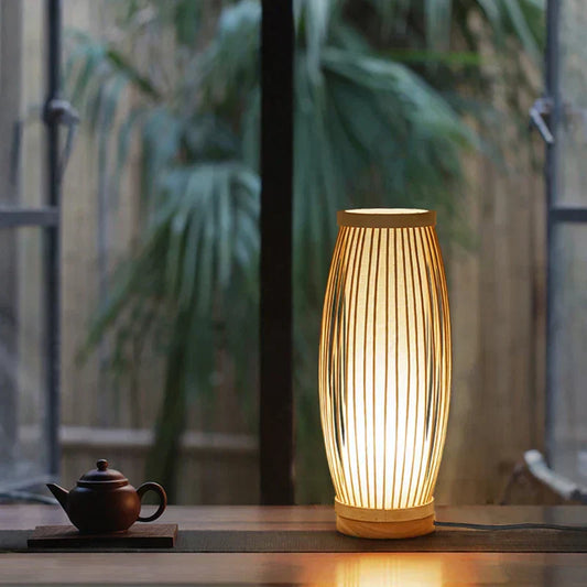 Japanische Tischlampe aus Holz, warmes Licht, Zen-Stil, ideal für Schlafzimmer oder Teeraum.