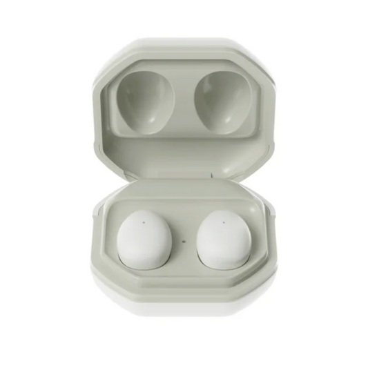Weiße kabellose In-Ear-Kopfhörer im Ladecase, Bluetooth, modernes Design.