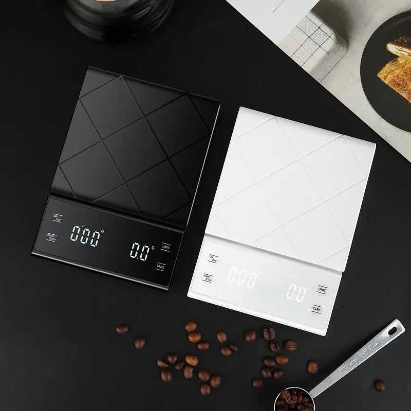 Schwarze und weiße digitale Küchenwaage mit Timer, 5kg Kapazität, 0,1g Genauigkeit.