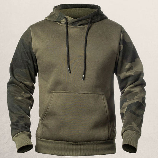 Olivgrüner Hoodie mit Camouflage-Ärmeln, Kapuze und Kängurutasche für Herren.