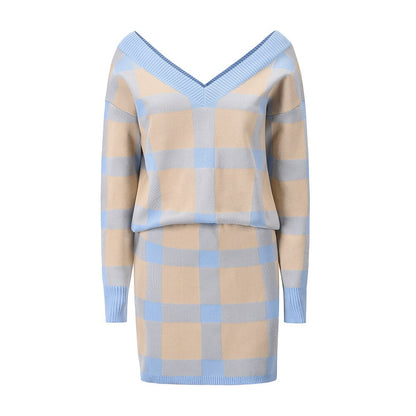 Damen Strickkleid, beige-blau kariert, V-Ausschnitt, langärmelig, modisch, bequem.