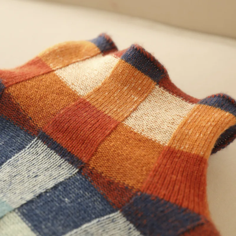 Bunt karierter Strickpullover, ärmellos, aus Wolle, Herbstmode, Damenbekleidung.