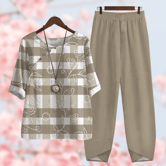 Damen Sommer Outfit, kariertes Oberteil, beige Hose, lässig, bequem, modisch, Baumwolle.