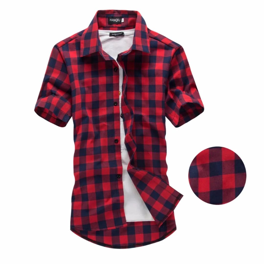 Kariertes Herrenhemd, rot-blau, kurzärmelig, Baumwolle, Freizeitmode, klassisches Design.