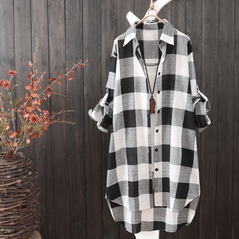 Schwarz-weiß kariertes Hemdkleid, Baumwolle, lässig, Damenmode, Herbst, Langarm, Knopfleiste.
