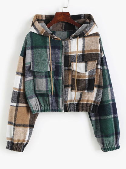 Kariertes Damen-Kapuzenhemd, grün-braun, langärmelig, mit Taschen, Herbstmode.