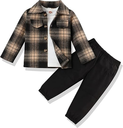 Kariertes Kinderhemd mit Knöpfen und schwarze Hose, Herbstmode, Baumwolle, Jungenbekleidung.