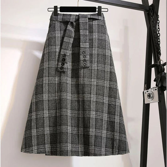 Grauer karierter A-Linien-Rock mit Gürtel, Knöpfen, Damenmode, elegant, Herbstkleidung.