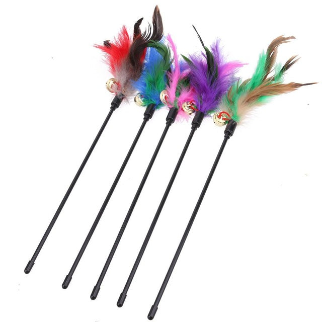Bunte Katzenangel mit Federn und Glöckchen, Spielzeug für Katzen, 5er-Set.
