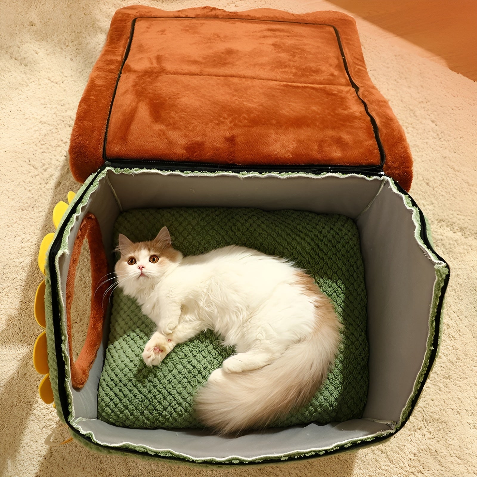 Katzenhaus aus Stoff, braun und grün, mit Katze, gemütliches Haustierbett, Indoor-Katzenzelt.