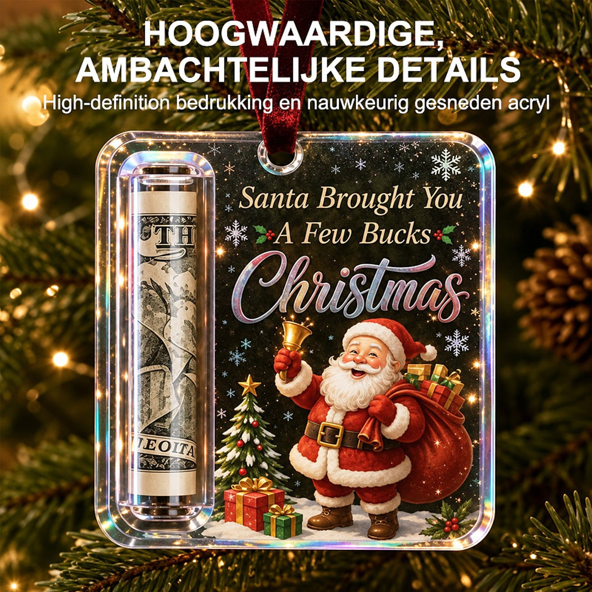 Frontansicht des Anhängers mit Geldrolle, Weihnachtsmann und Baum auf dunklem Sternenhintergrund, vor Tannenzweigen mit Lichterkette. 8