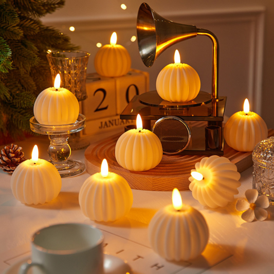 Kürbisförmige LED-Kerzen, warmweiß, dekorativ, Tischdekoration, Herbst, stimmungsvoll, modern.