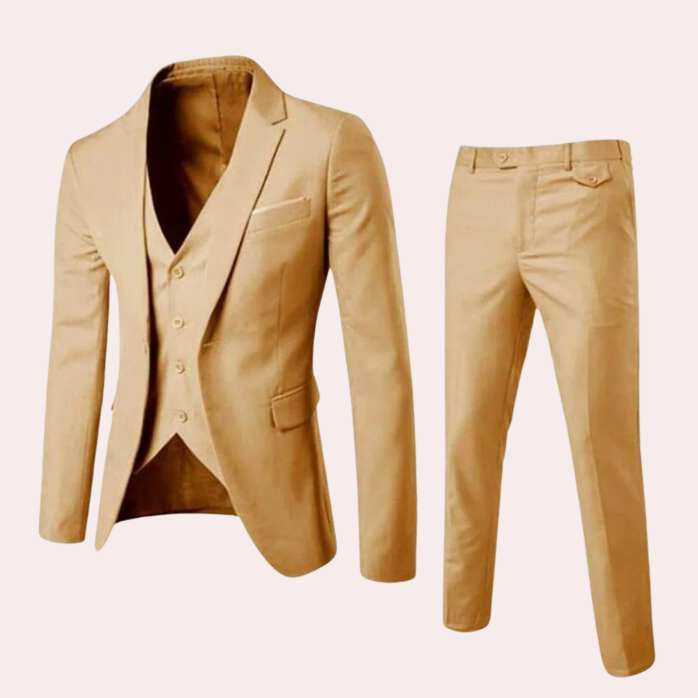 Khakifarbener Herrenanzug mit Weste, elegantes Design, ideal für formelle Anlässe.