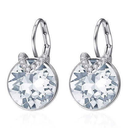 Silberne Ohrringe mit weißen Kristallen, elegantes Design, Schmuck für Damen.