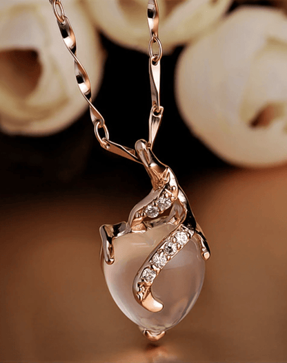 Opal Herz Halskette, Roségold, mit Kristallen, elegantes Schmuckstück für Damen.