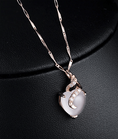 Opal Herz Halskette, Roségold, mit Zirkonia, elegantes Schmuckdesign für Damen.