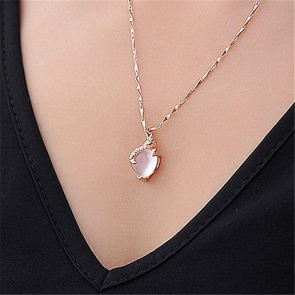 Herz-Halskette mit rosa Opal-Anhänger, Damen-Schmuck, elegantes Design, Geschenkidee.