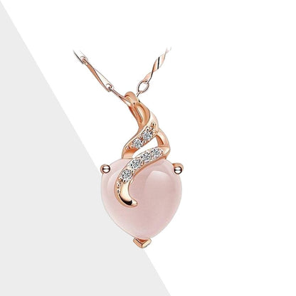 Rosa Opal Herz Halskette mit goldenen Details und Zirkonia, eleganter Schmuck für Damen.