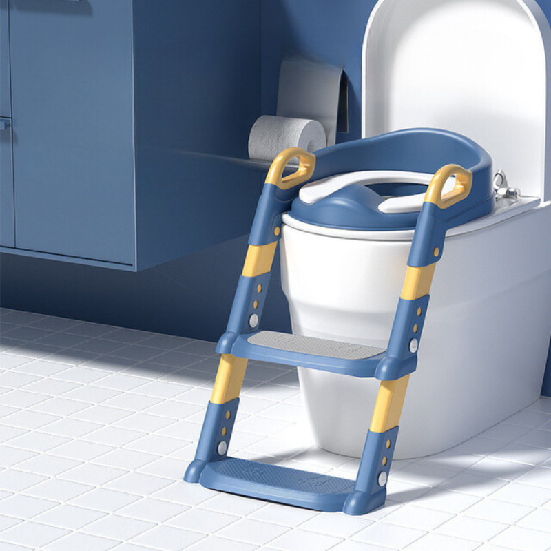 Blauer Kindertoilettensitz mit Leiter, rutschfest, für sicheres Toilettentraining im Badezimmer.
