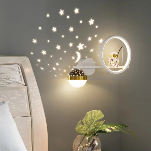 Moderne Kinderzimmer-Wandleuchte, LED, dimmbar, Sternmotiv, Schlafzimmer-Dekoration, weiß.